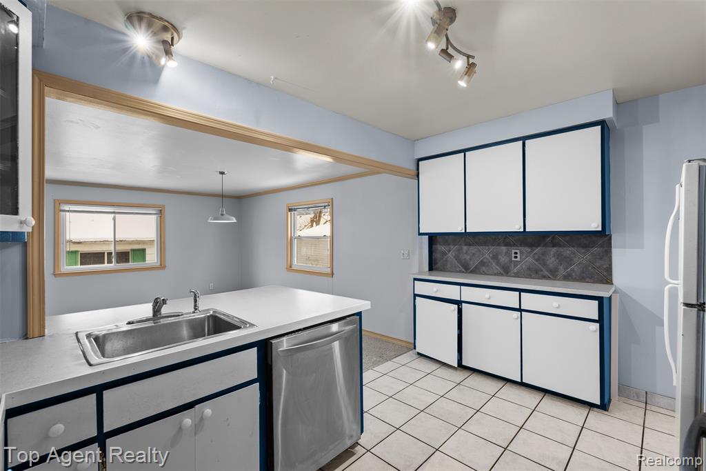 4948 Howe Road, Wayne, MI 48184 — Photo 14