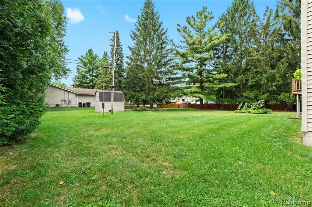 5375 Prentis Road, Waterford, MI 48327 — Photo 35