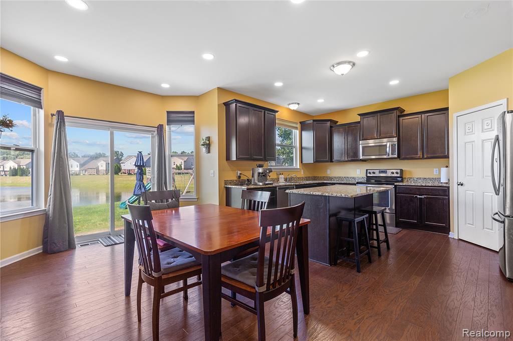 28547 Oakmonte Circle E, New Hudson, MI 48165 — Photo 4