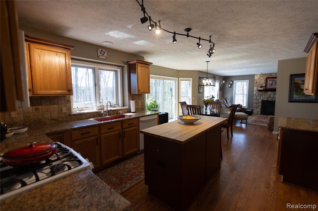 7988 Hillside Lakes Drive, Brighton, MI 48116 — Photo 10