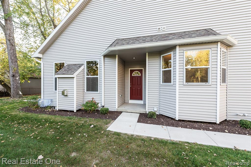 529 Indian Oaks Drive, Howell, MI 48843 — Photo 8