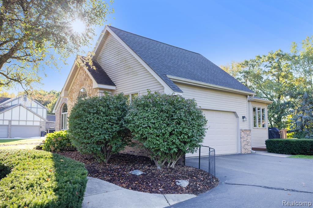 8620 Southridge Drive, Howell, MI 48843 — Photo 46
