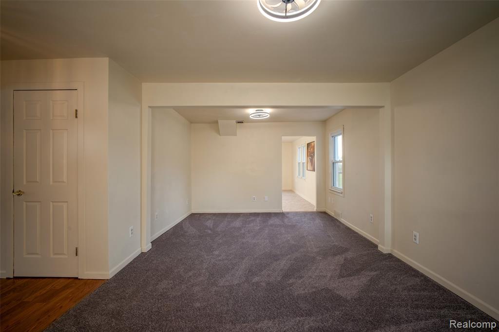 420 Wellsboro Street, Walled Lake, MI 48390 — Photo 11