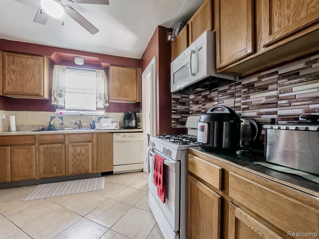 18035 HELEN Street, Detroit, MI 48234 — Photo 7