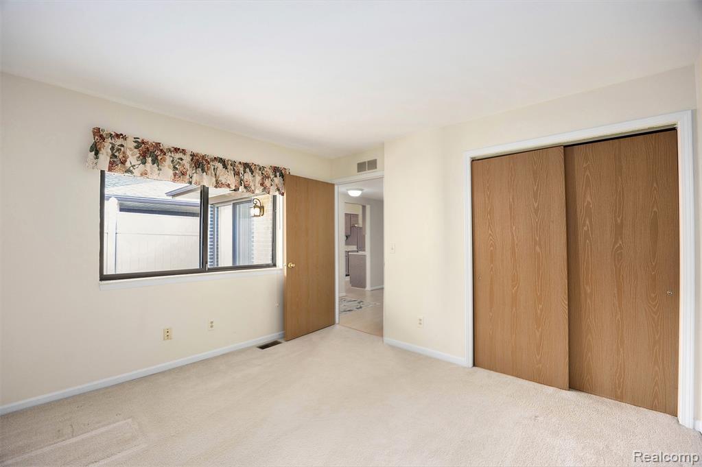 985 Wexford Way, Rochester Hills, MI 48307 — Photo 14