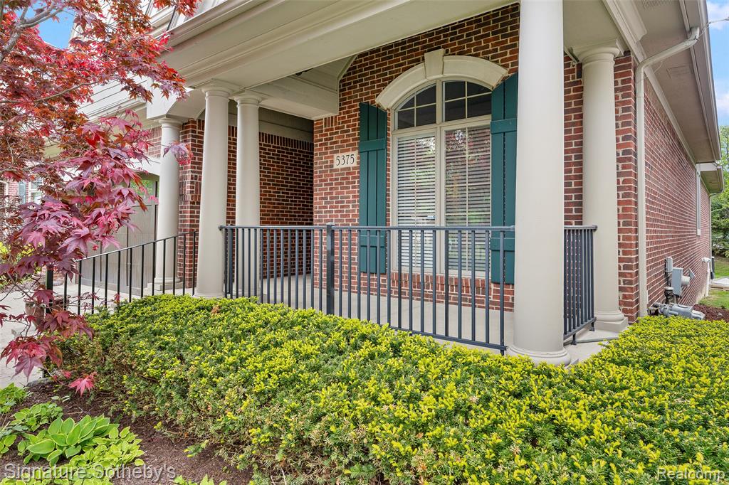 5375 Pembrooke Crossing Court, West Bloomfield, MI — Photo 3
