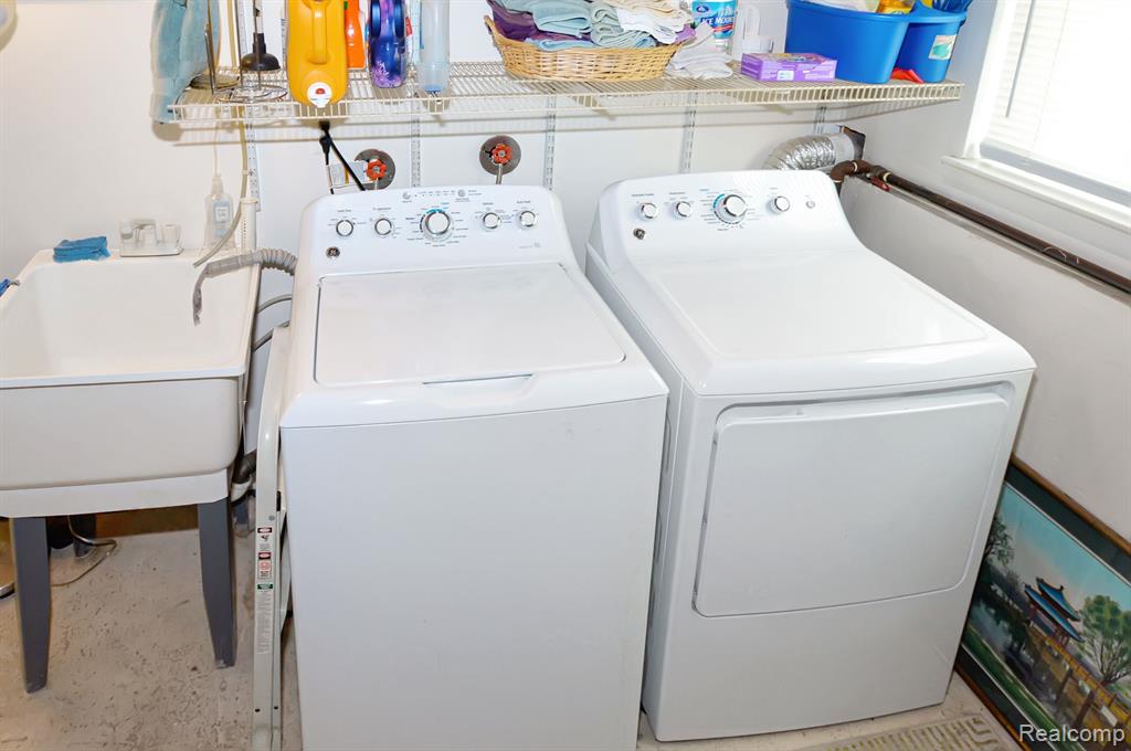 9037 N HUBBARD Street, Livonia, MI 48150 — Photo 30