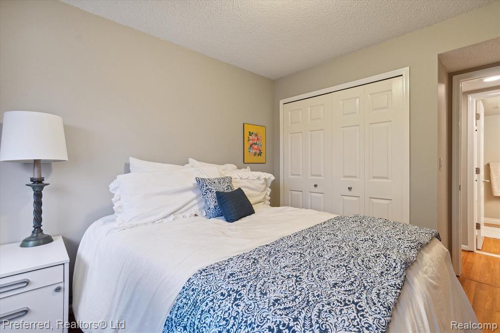 262 PINEWOOD Drive, Plymouth, MI 48170 — Photo 27
