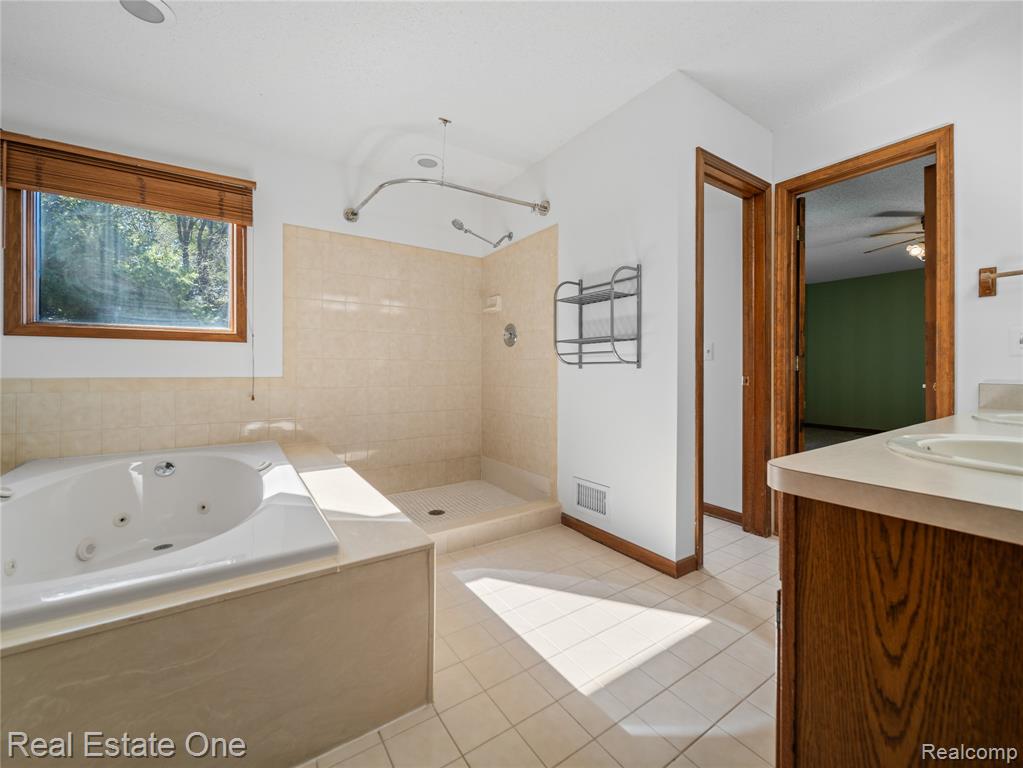 4097 Merna Lane, Milford, MI 48380 — Photo 23