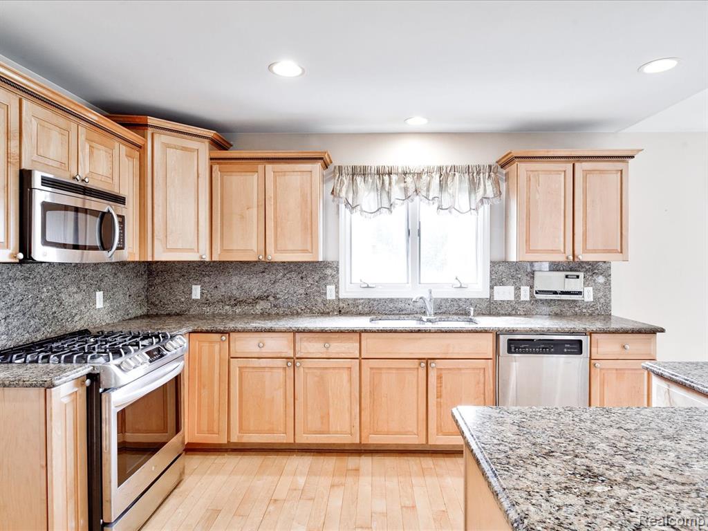 56909 Pinecone Boulevard, Shelby Twp, MI 48316 — Photo 10