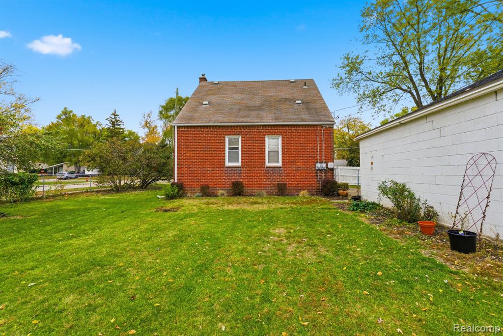 804 E Lincoln Avenue, Madison Heights, MI 48071 — Photo 32