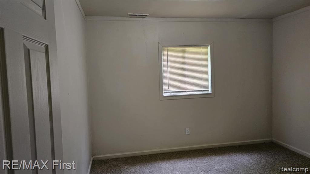 9136 HOLCOMB Street, Detroit, MI 48213 — Photo 11
