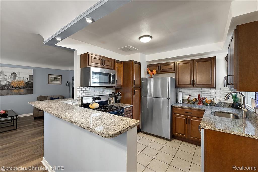 4402 Berkshire Road, Royal Oak, MI 48073 — Photo 8