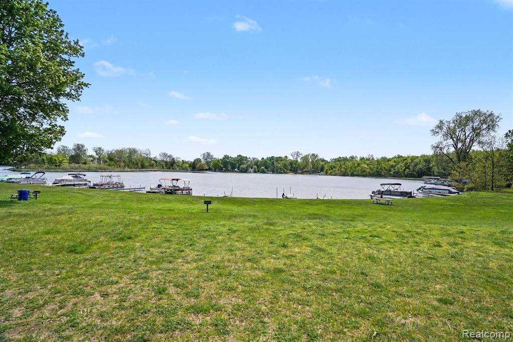 5830 Eldridge Drive, Waterford, MI 48327 — Photo 28