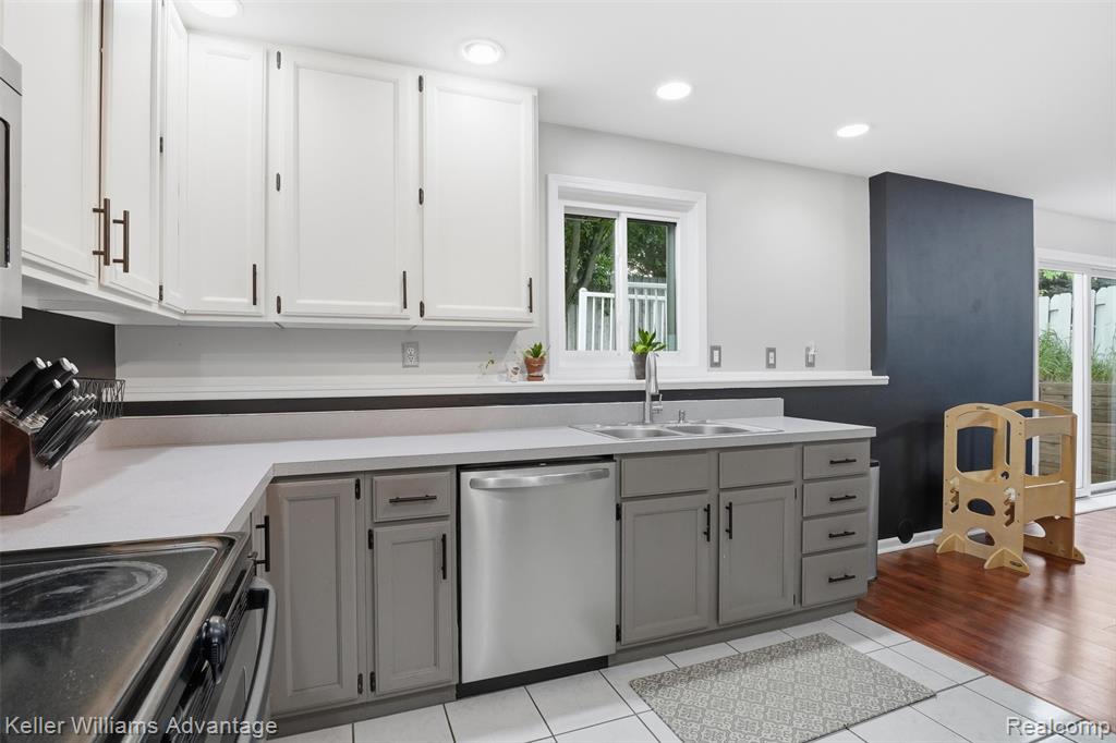 572 River Pointe Court, Milan, MI 48160 — Photo 14