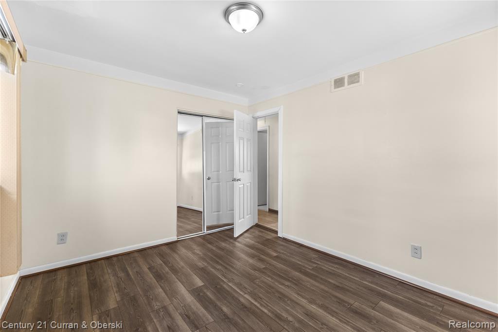 5949 Fenton Street, Dearborn Heights, MI 48127 — Photo 12