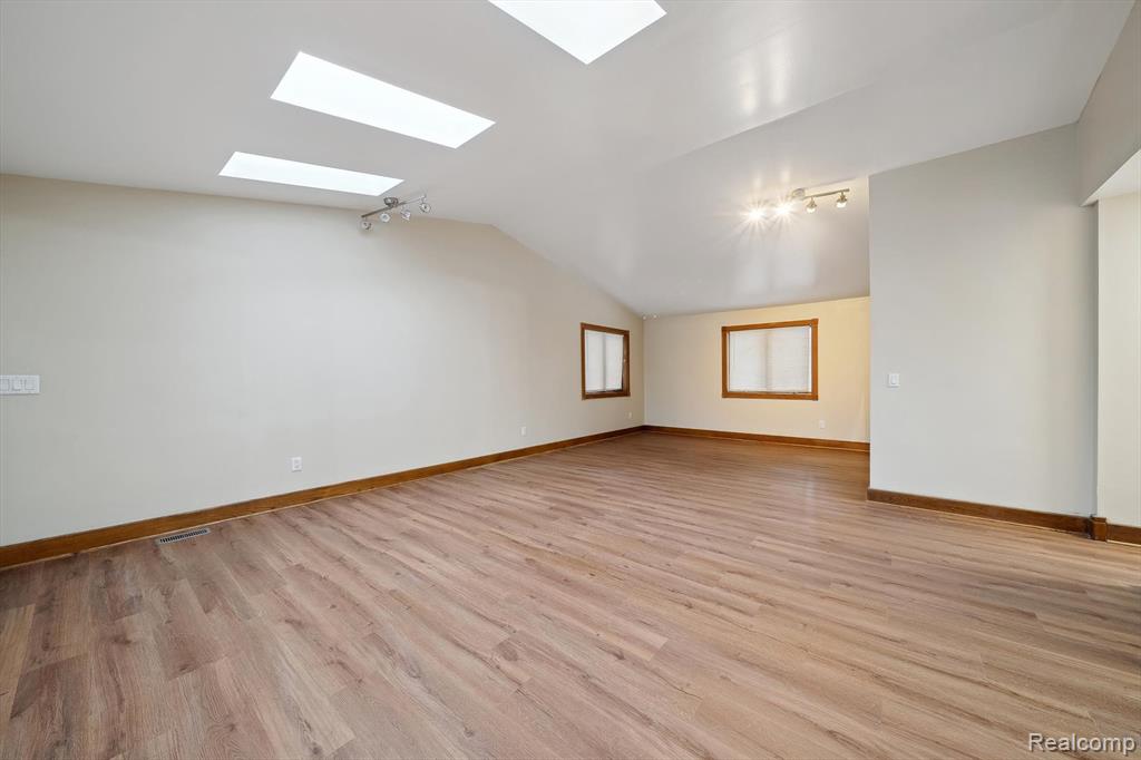 8270 McClements Road, Brighton, MI 48114 — Photo 17
