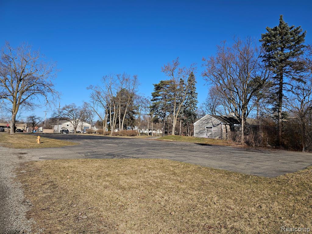 5995 Olympic Parkway, Waterford, MI 48329 — Photo 4