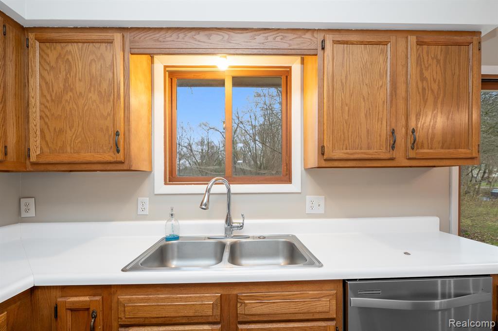 4654 Siebert Road, Waterford, MI 48328 — Photo 10