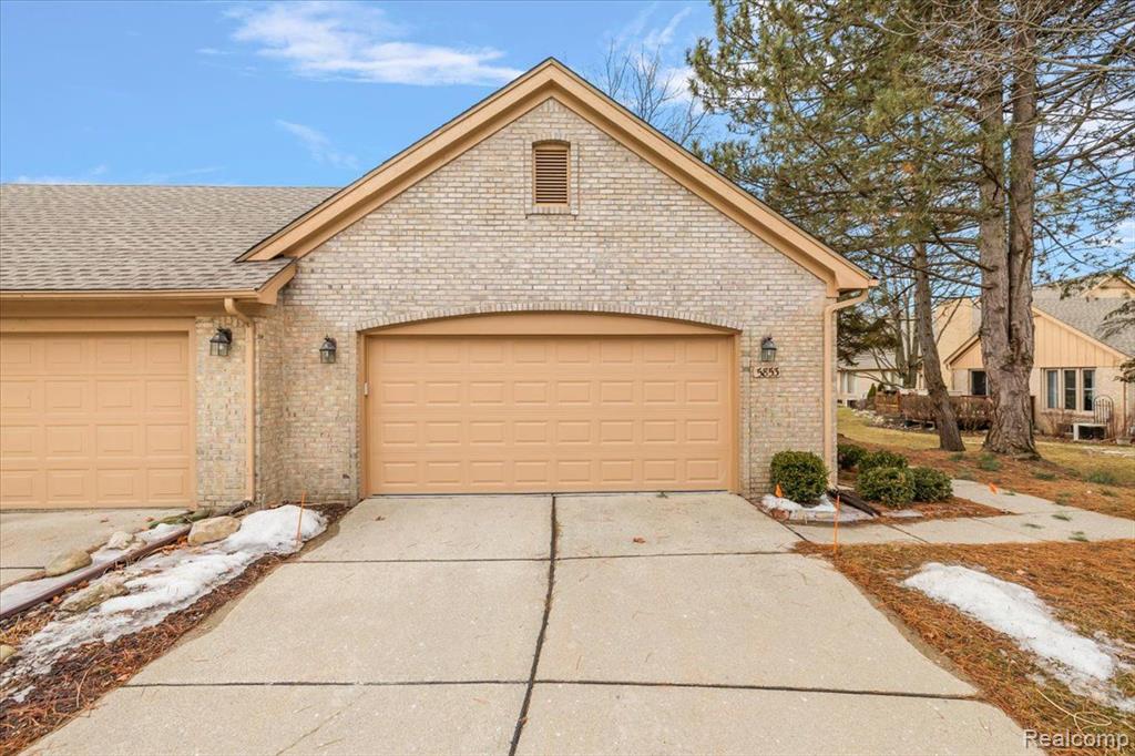 5853 Dawn Ridge Drive, Troy, MI 48098 — Photo 9