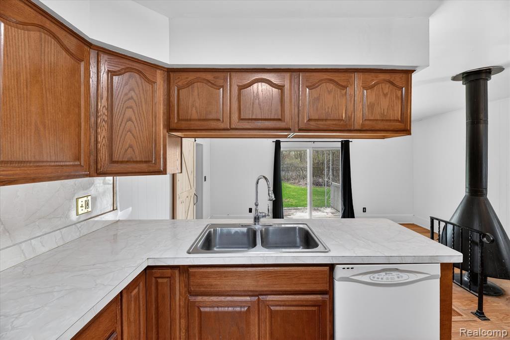 5300 Arnold Drive, Burton, MI 48509 — Photo 10