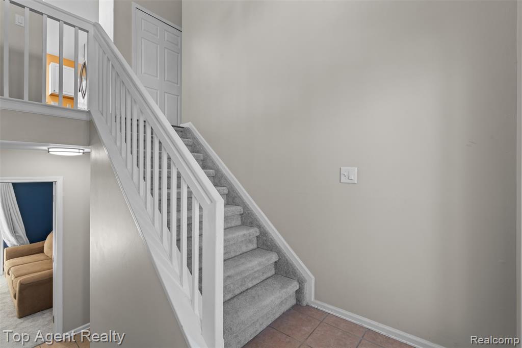 5675 Millpointe Drive, Waterford, MI 48327 — Photo 6