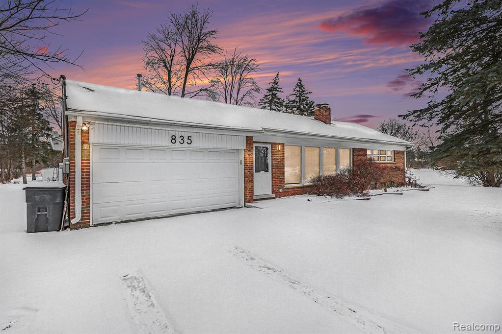835 E Square Lake Road, Troy, MI 48085 — front exterior