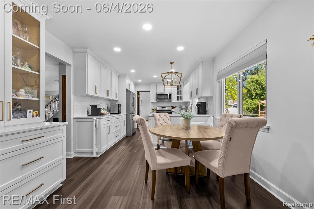 26376 Lawrence Drive, Dearborn Heights, MI 48127 — Photo 13