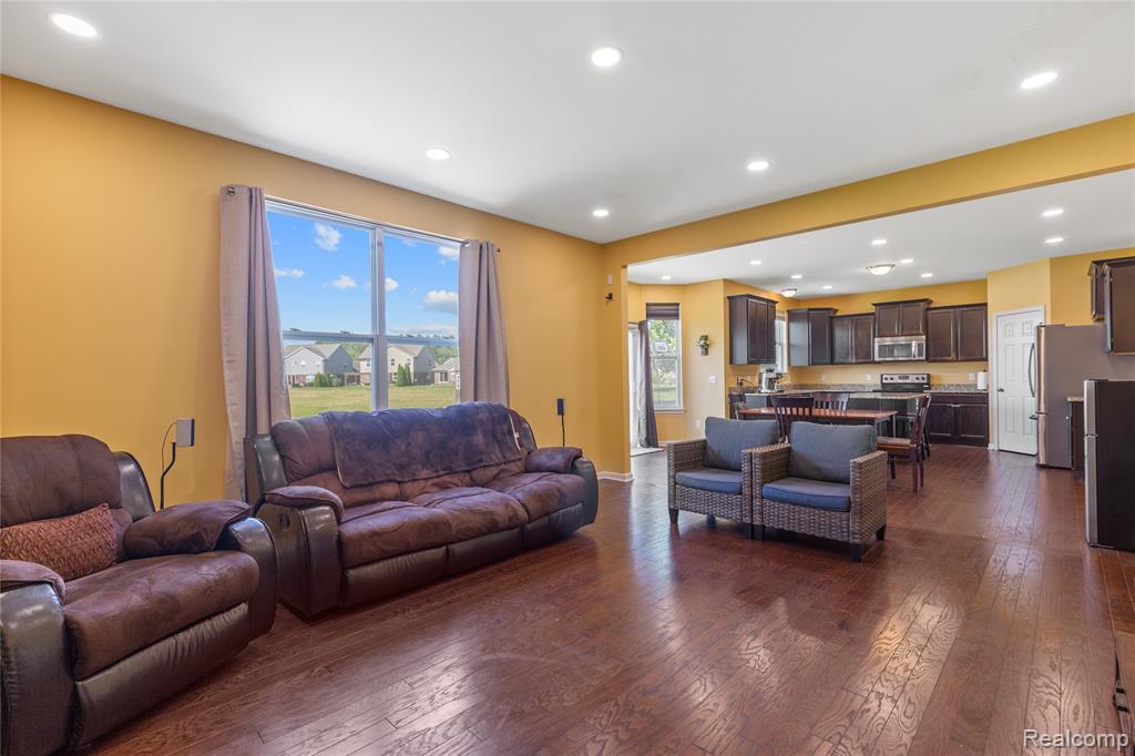 28547 Oakmonte Circle E, New Hudson, MI 48165 — Photo 13