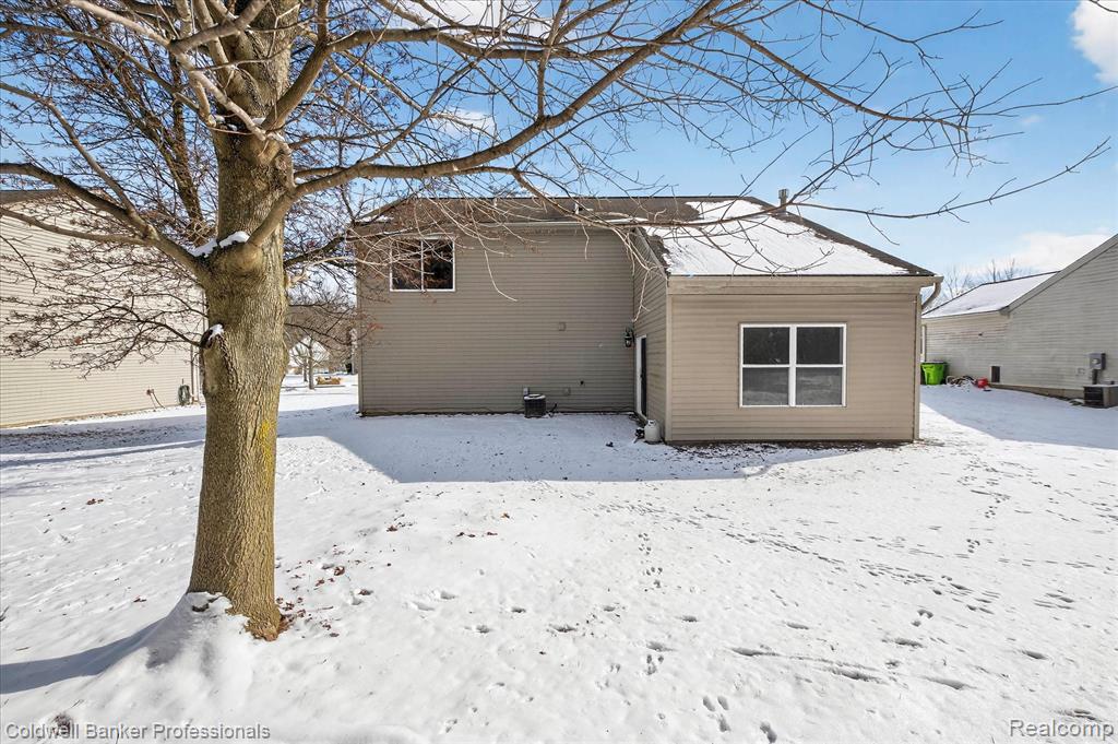 639 Andover Woods Drive, Fenton, MI 48430 — Photo 29