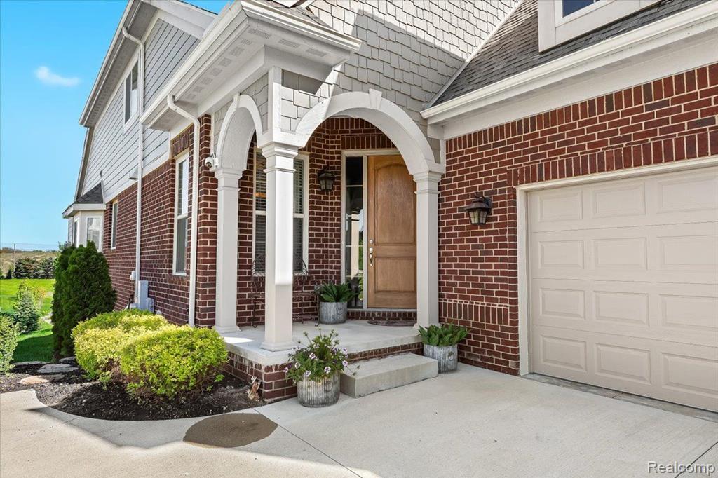 8350 STONEY CREEK Drive, South Lyon, MI 48178 — Photo 4