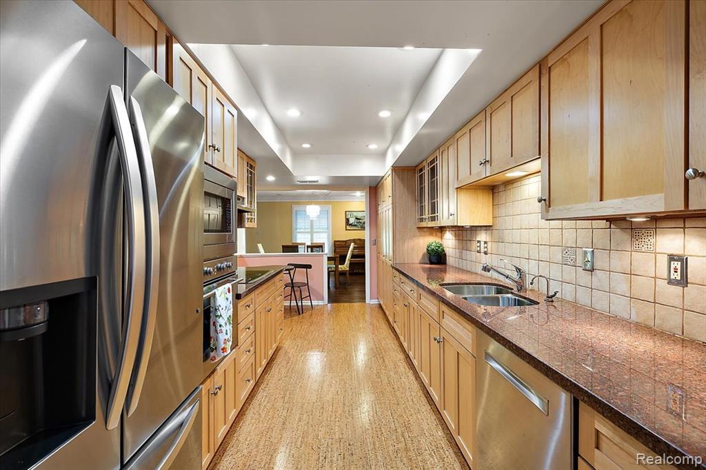 19710 W 13 Mile Road, 202, Beverly Hills, MI 48025 — Photo 9