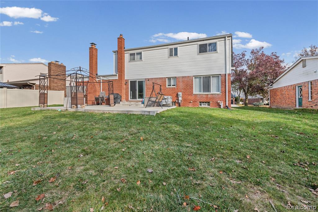 18250 Ryanwood Drive, Riverview, MI 48193 — Photo 33
