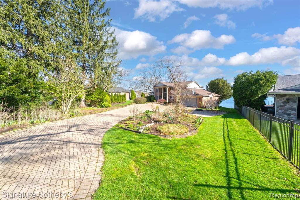 2224 LAKE ANGELUS Shores, Lake Angelus, MI 48326 — Photo 52
