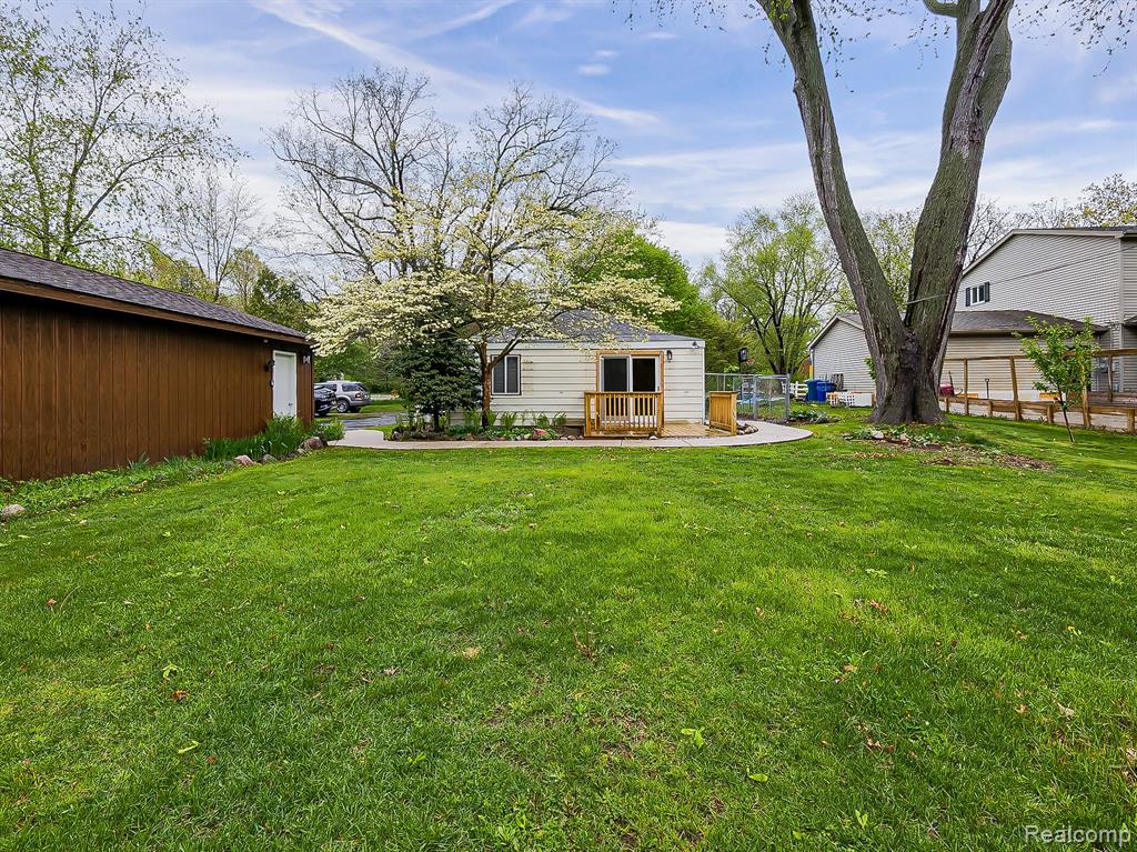 538 UNION LAKE Road, White Lake, MI — Photo 31