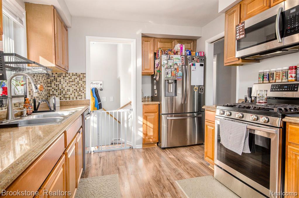 4114 LINCOLN Boulevard, Dearborn Heights, MI 48125 — Photo 8