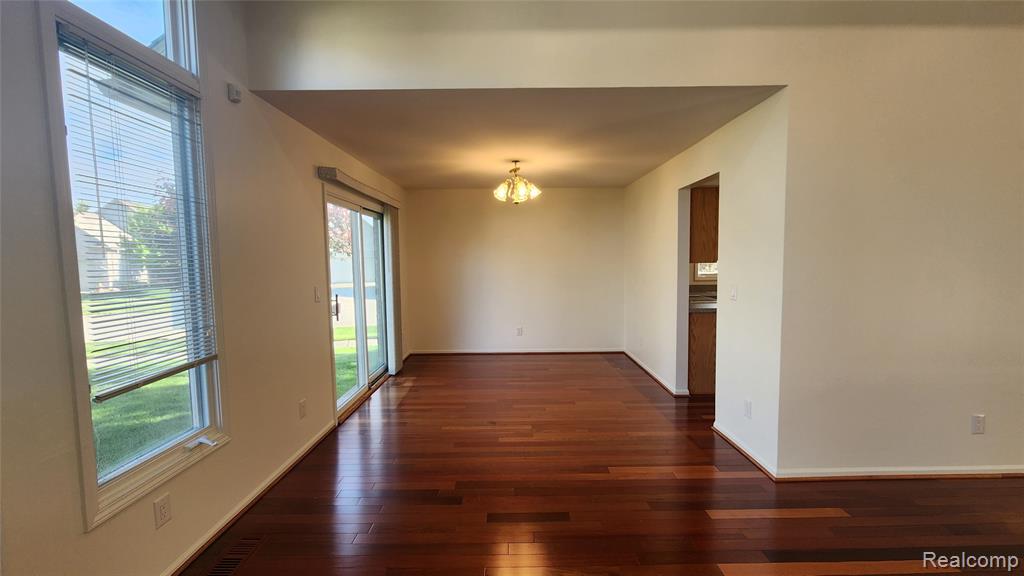 40201 RIVERBEND Drive, Sterling Heights, MI 48310 — Photo 8