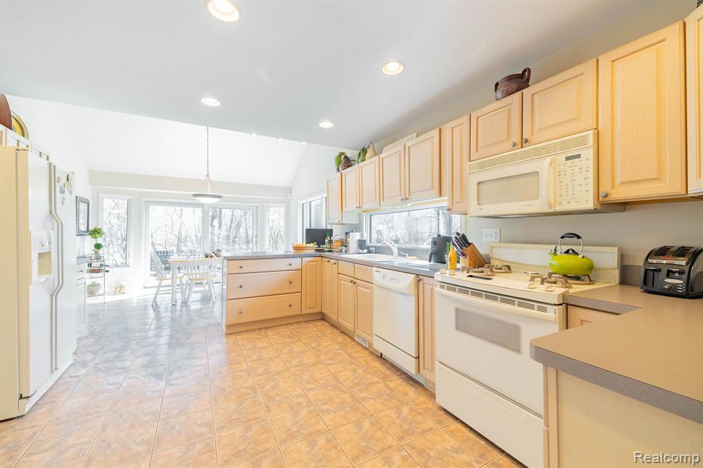 8555 Island Boulevard, Grosse Ile, MI 48138 — Photo 15