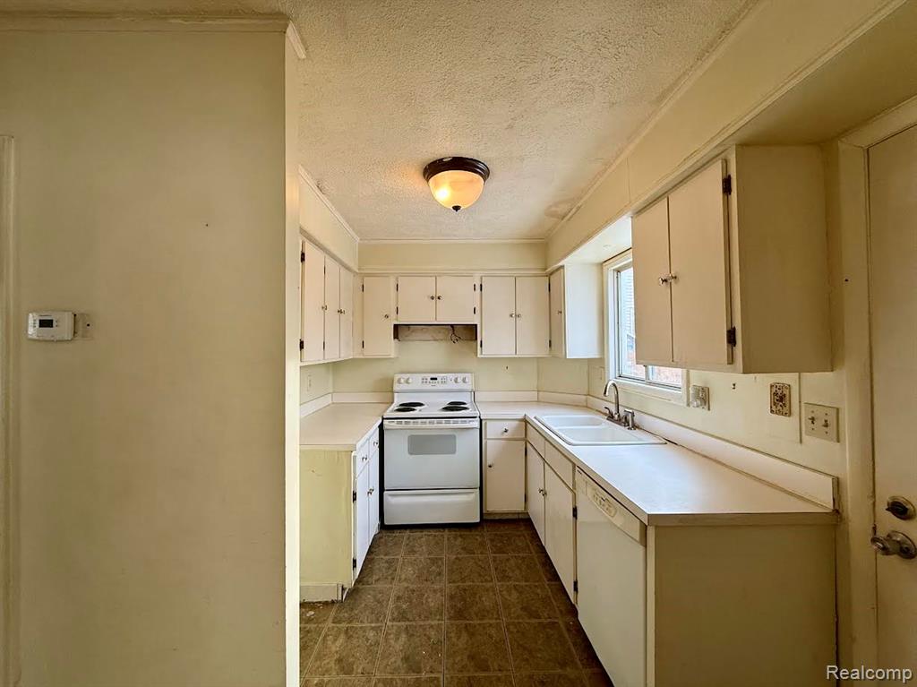 805 Estrada Drive, Belleville, MI 48111 — Photo 17