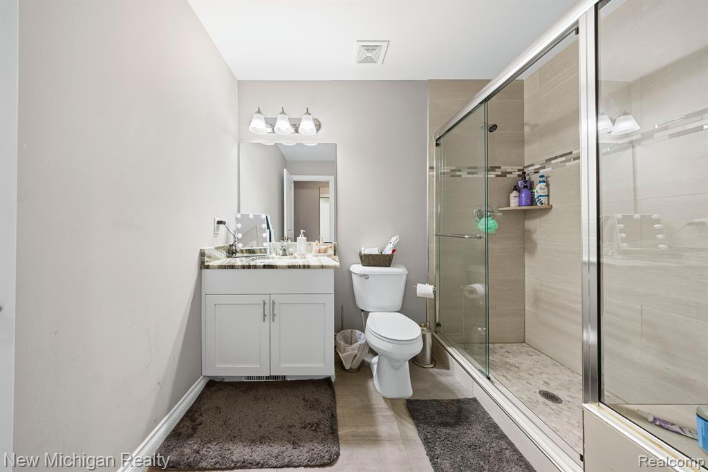 55038 TIMBERS EDGE Drive, Shelby Twp, MI 48316 — Photo 34