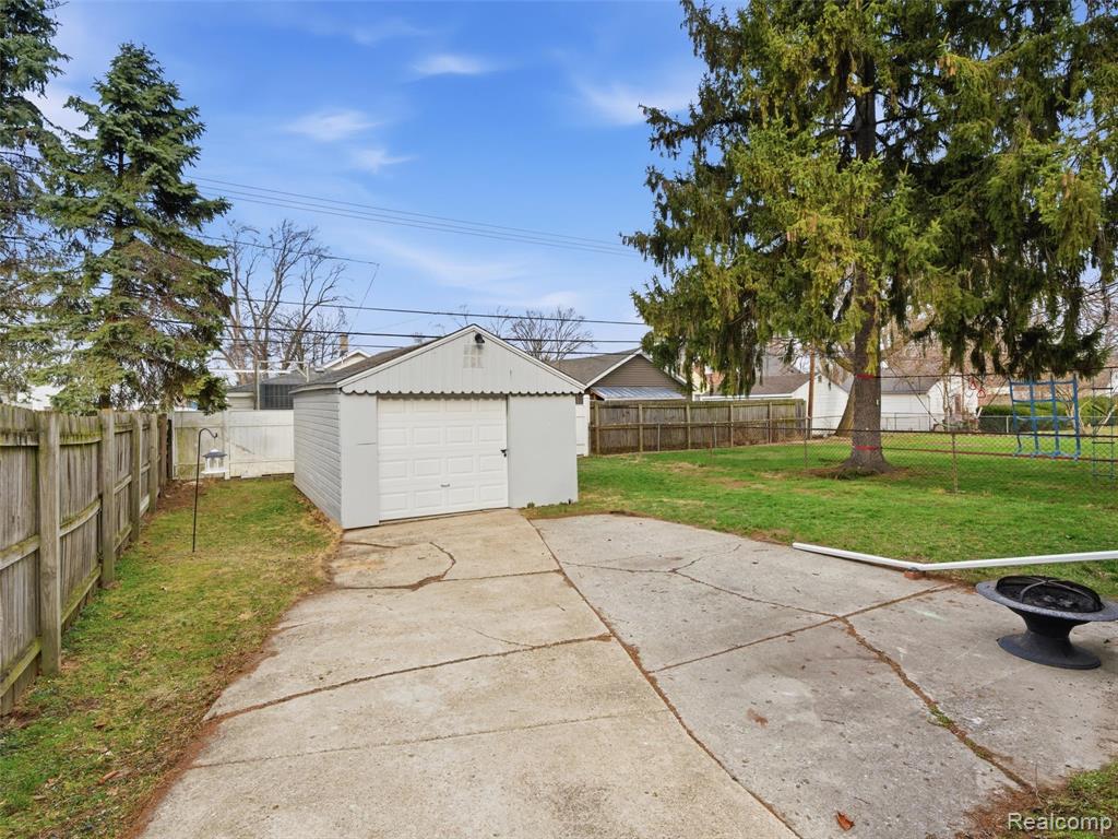 23353 Tawas Avenue, Hazel Park, MI 48030 — Photo 29