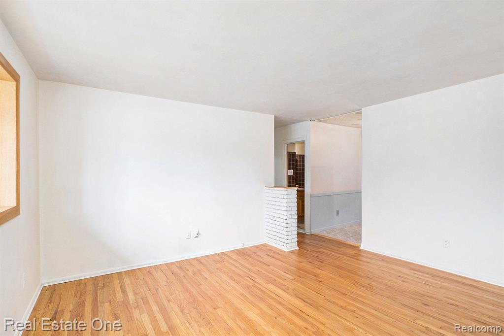 926 BYRON Drive, Milford, MI 48381 — Photo 5