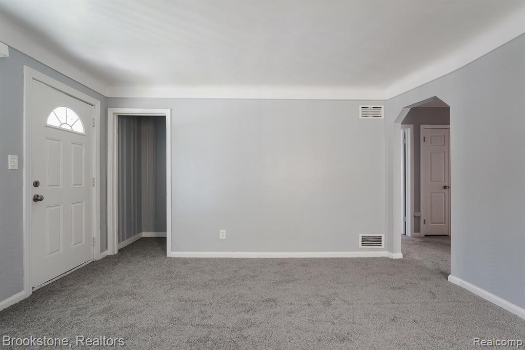 4226 CADILLAC Avenue, Wayne, MI 48184 — Photo 5
