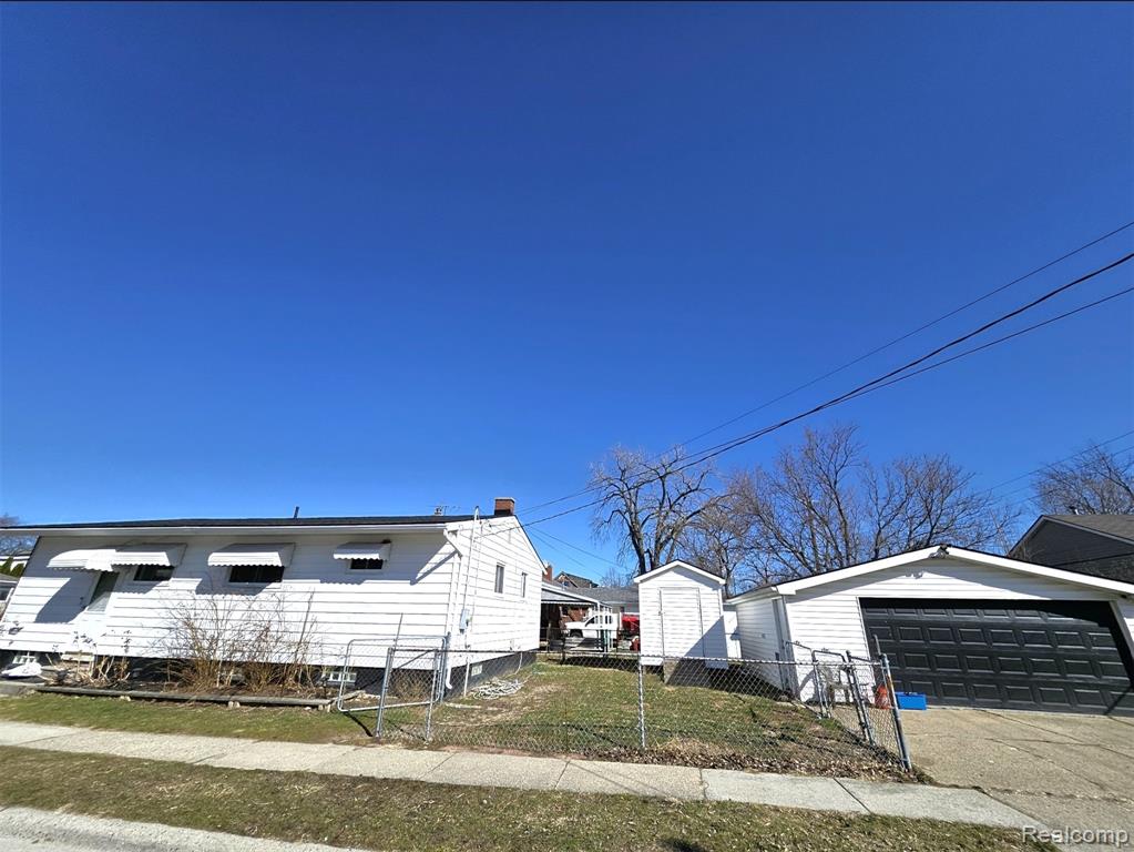 16830 S Stephens Drive E, Eastpointe, MI 48021 — Photo 6