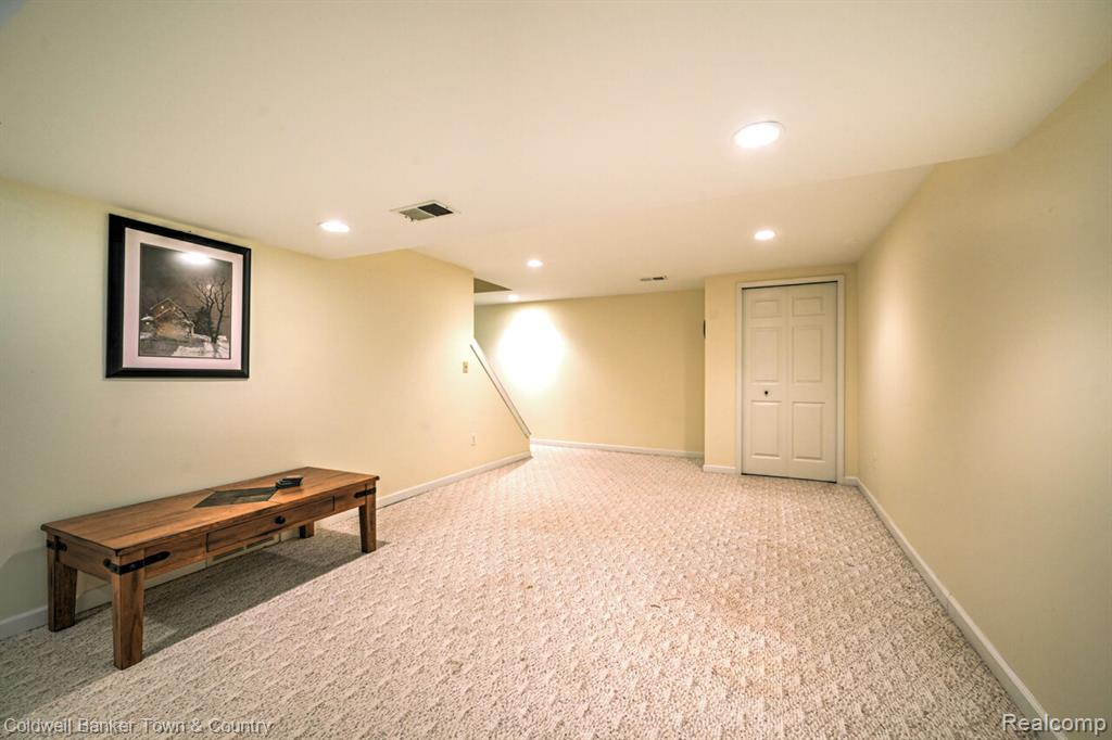 978 Oak Ridge Circle, Brighton, MI 48116 — Photo 36