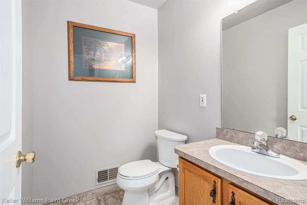 53544 Fox Pointe Drive, New Baltimore, MI 48047 — Photo 12