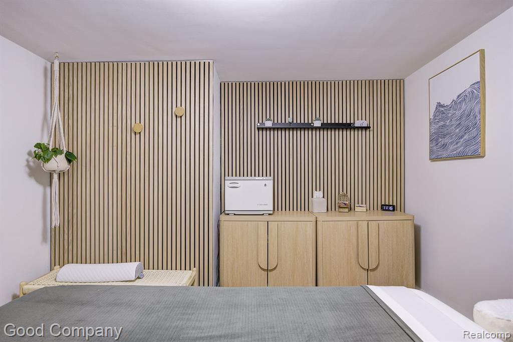 8750 W 9 Mile Road, Oak Park, MI 48237 — Photo 17