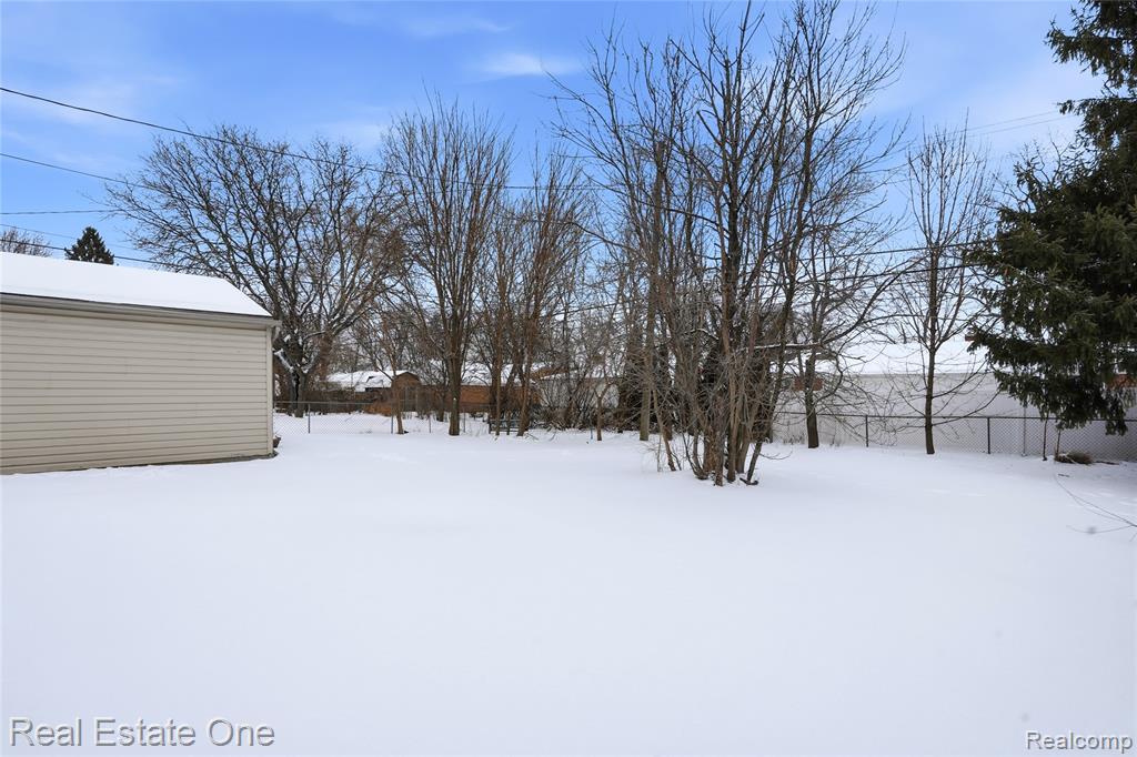 8422 Robindale Avenue, Dearborn Heights, MI 48127 — Photo 31