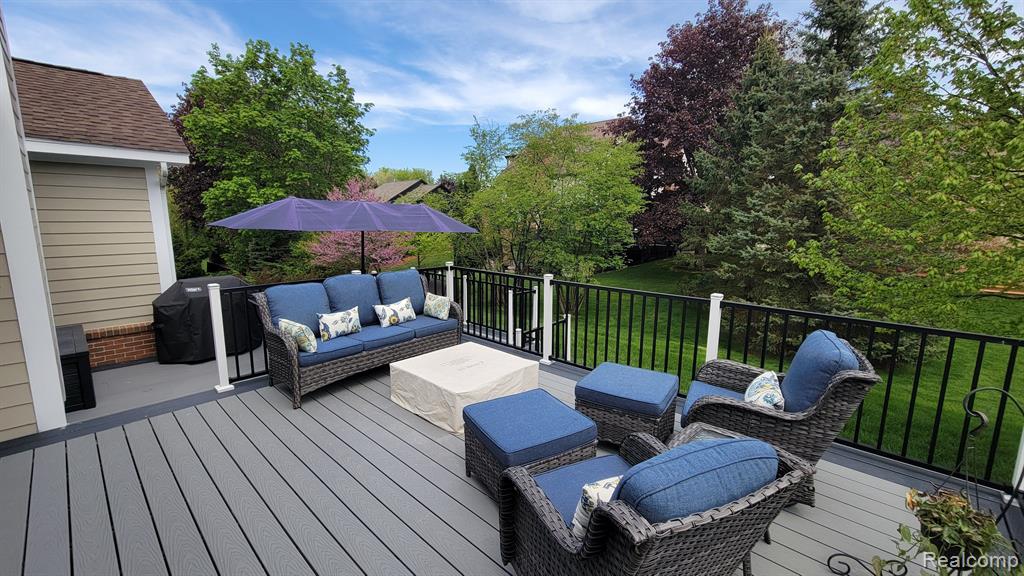 6192 N SHORE Drive, West Bloomfield, MI 48324 — Photo 9