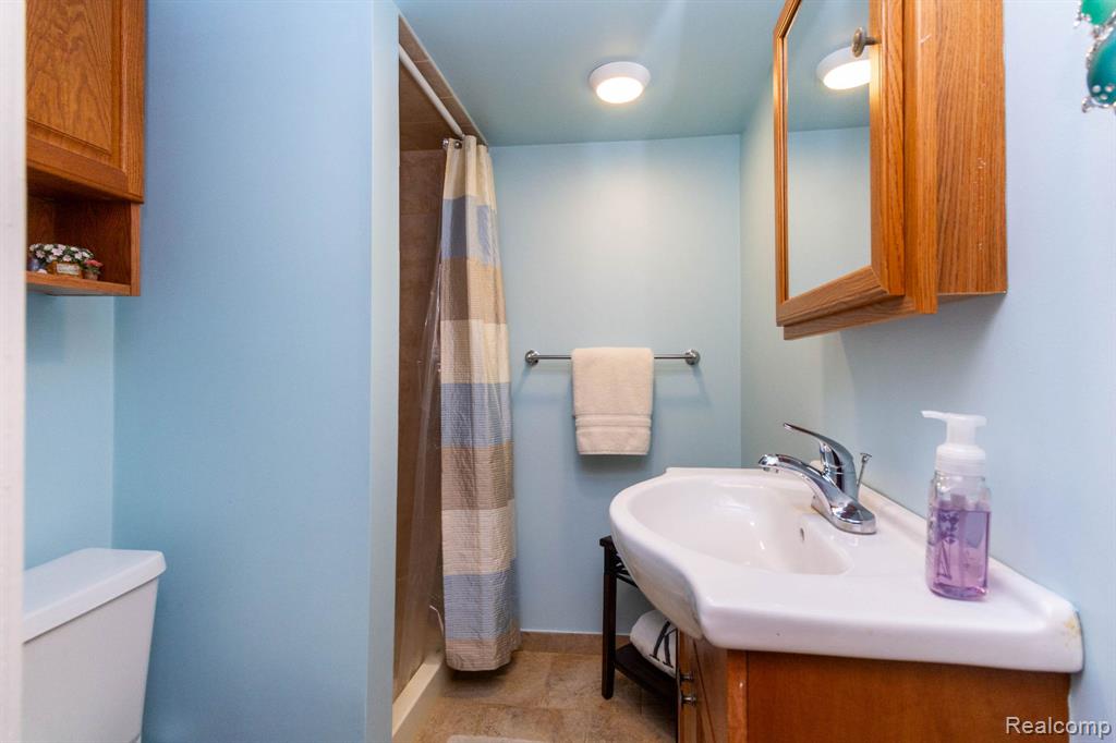 20927 Hawthorne Street, Harper Woods, MI 48225 — Photo 16